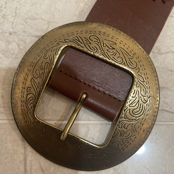 Cold water creek genuine leather belt large buckle size large worn once - Picture 2 of 6